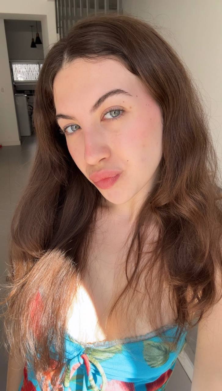 Nude girl Amber in London