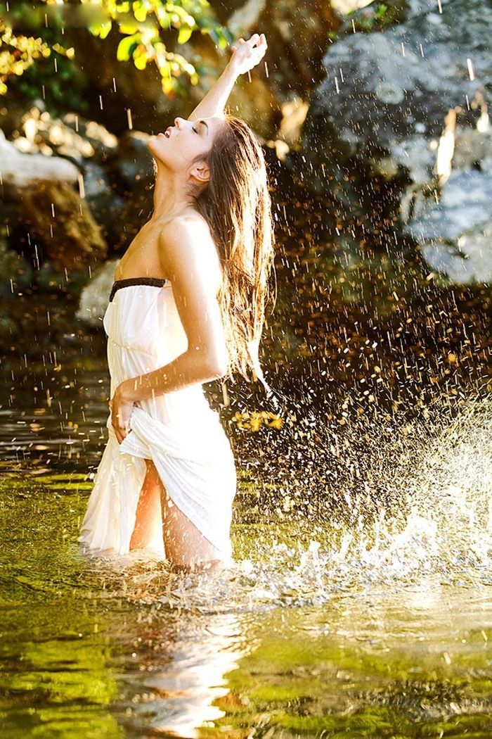 Marie Avgeropoulos in London