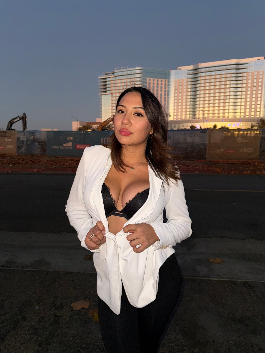 Take a pause and enjoy Ali Cruz — streaming from London