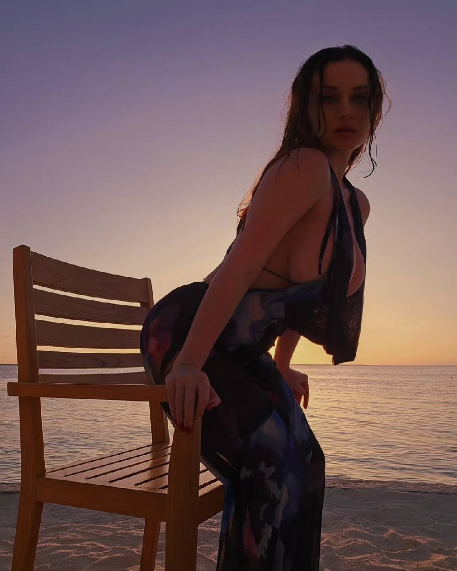 Sexy girl Miranda Faith nude in London