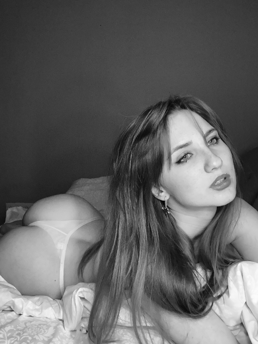Take a pause and enjoy Nata nude — streaming from London